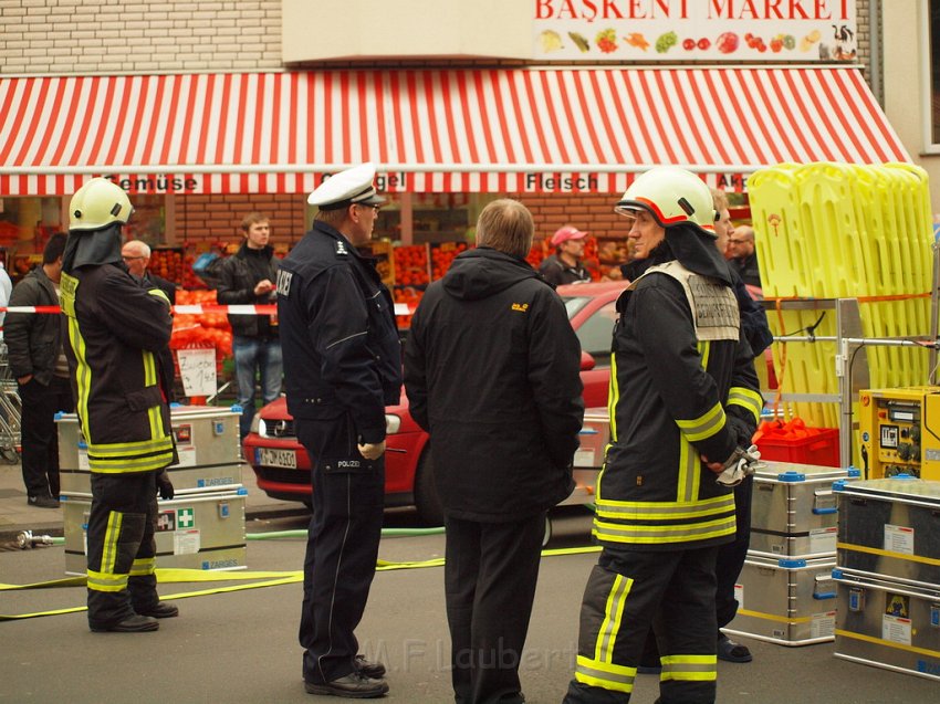 Weisses Pulver im Buero gefunden Koeln Porz Mitte Hauptstr P341.JPG